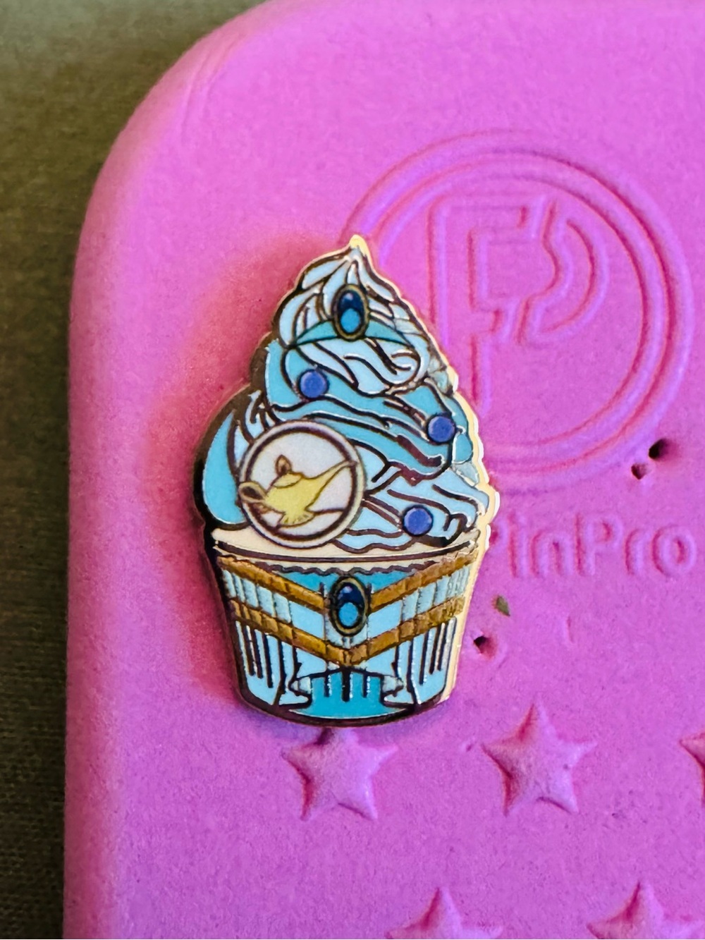 LE 100 PALM Micro Disney Princess Cupcake Chaser Pin - Jasmine